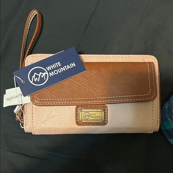 White Mountain Handbags - NWT White Mountain tan and Brown Vegan Leather Clutch